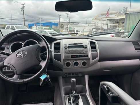 Used 2009 Toyota Tacoma PreRunner image 13