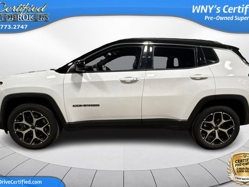 Used 2025 Jeep Compass Limited AWD/4WD image 9