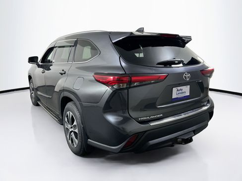 Used 2020 Toyota Highlander XLE image 7