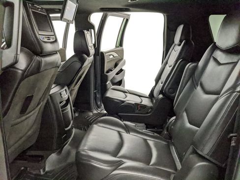 Used 2019 Cadillac Escalade ESV Platinum AWD/4WD image 18