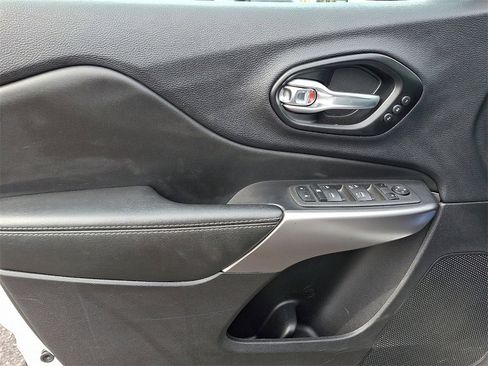 Used 2022 Jeep Cherokee Limited image 12