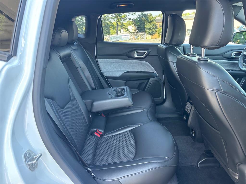 Used 2023 Jeep Compass Latitude AWD/4WD image 11