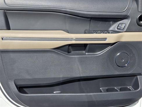 Used 2024 Ford Expedition Max XLT image 19