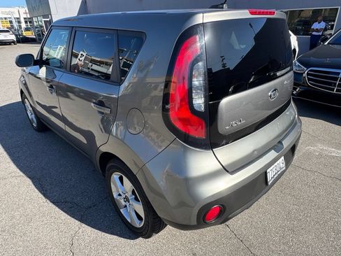 Used 2017 Kia Soul FWD image 3