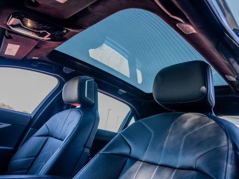 Used 2023 BMW 740i image 17