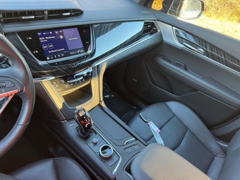 Certified 2025 Cadillac XT6 Premium Luxury image 33
