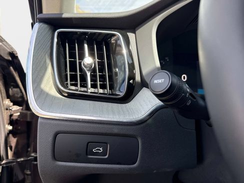 Used 2025 Volvo XC60 B5 Plus image 34