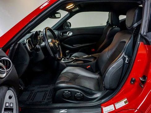 Used 2010 Nissan 370Z Touring image 8