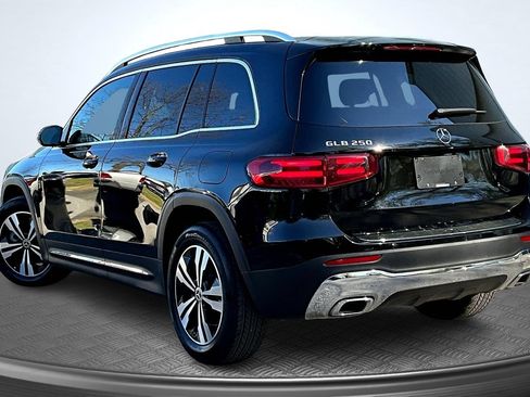 Used 2025 Mercedes-Benz GLB 250 image 4