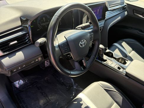 Used 2025 Toyota Camry SE FWD image 10
