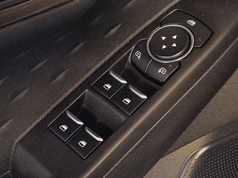 Used 2020 Ford Escape Titanium image 27