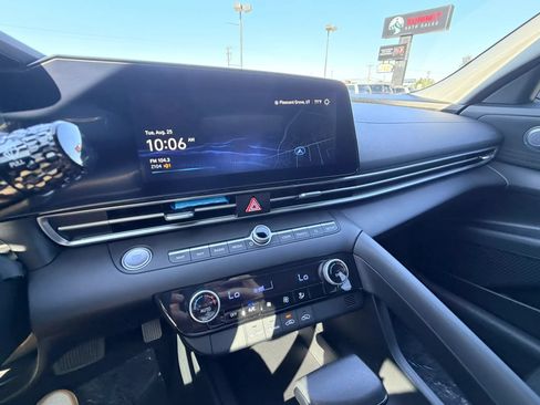 Used 2024 Hyundai Elantra SEL FWD image 17