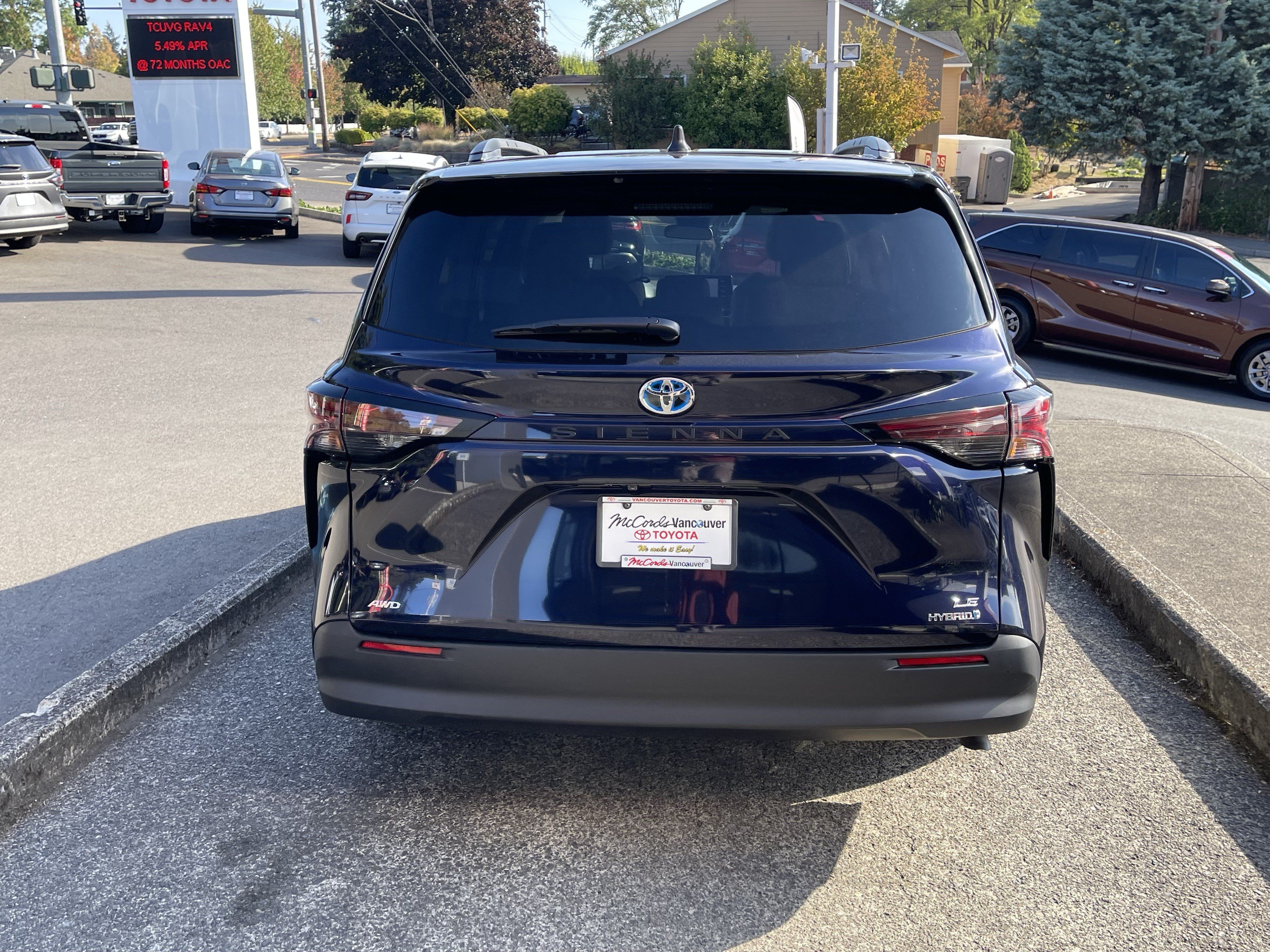 Certified 2024 Toyota Sienna LE AWD/4WD image 6