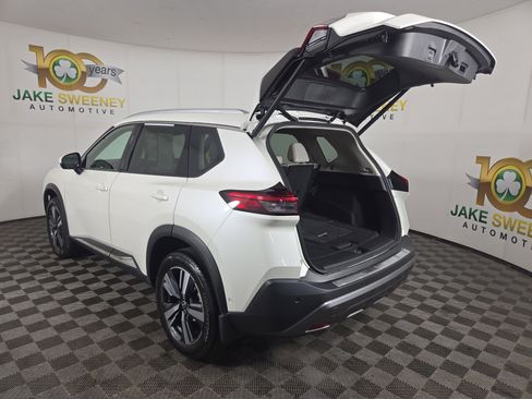 Used 2023 Nissan Rogue SL w/ SL Premium Package image 32