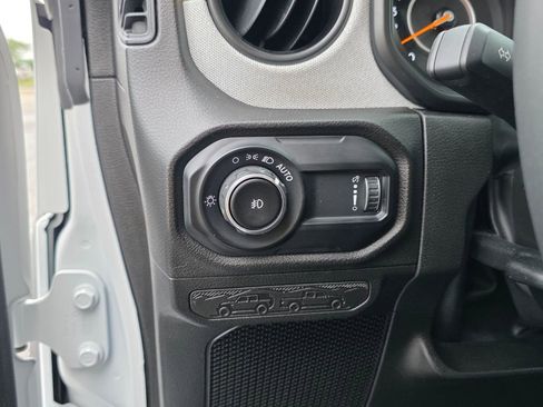 Used 2025 Jeep Wrangler Unlimited Sport AWD/4WD image 14