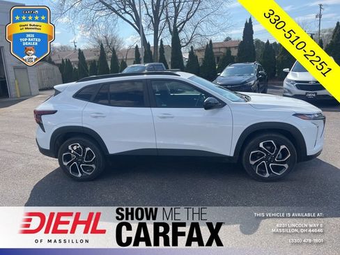 Used 2024 Chevrolet Trax RS w/ Sunroof Package image 3