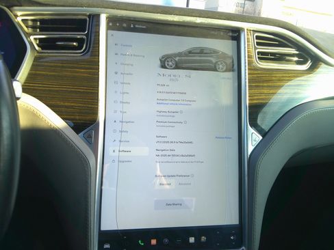 Used 2015 Tesla Model S 85 RWD image 16