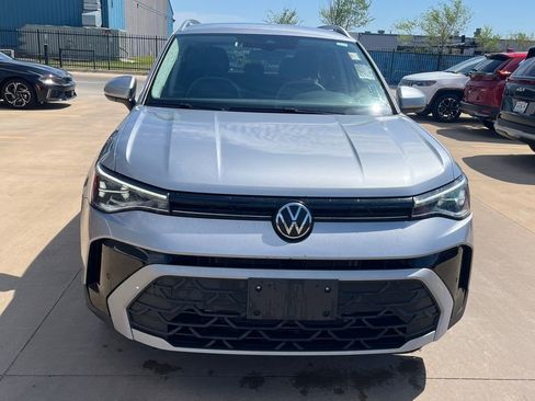 Used 2025 Volkswagen Taos SE image 5