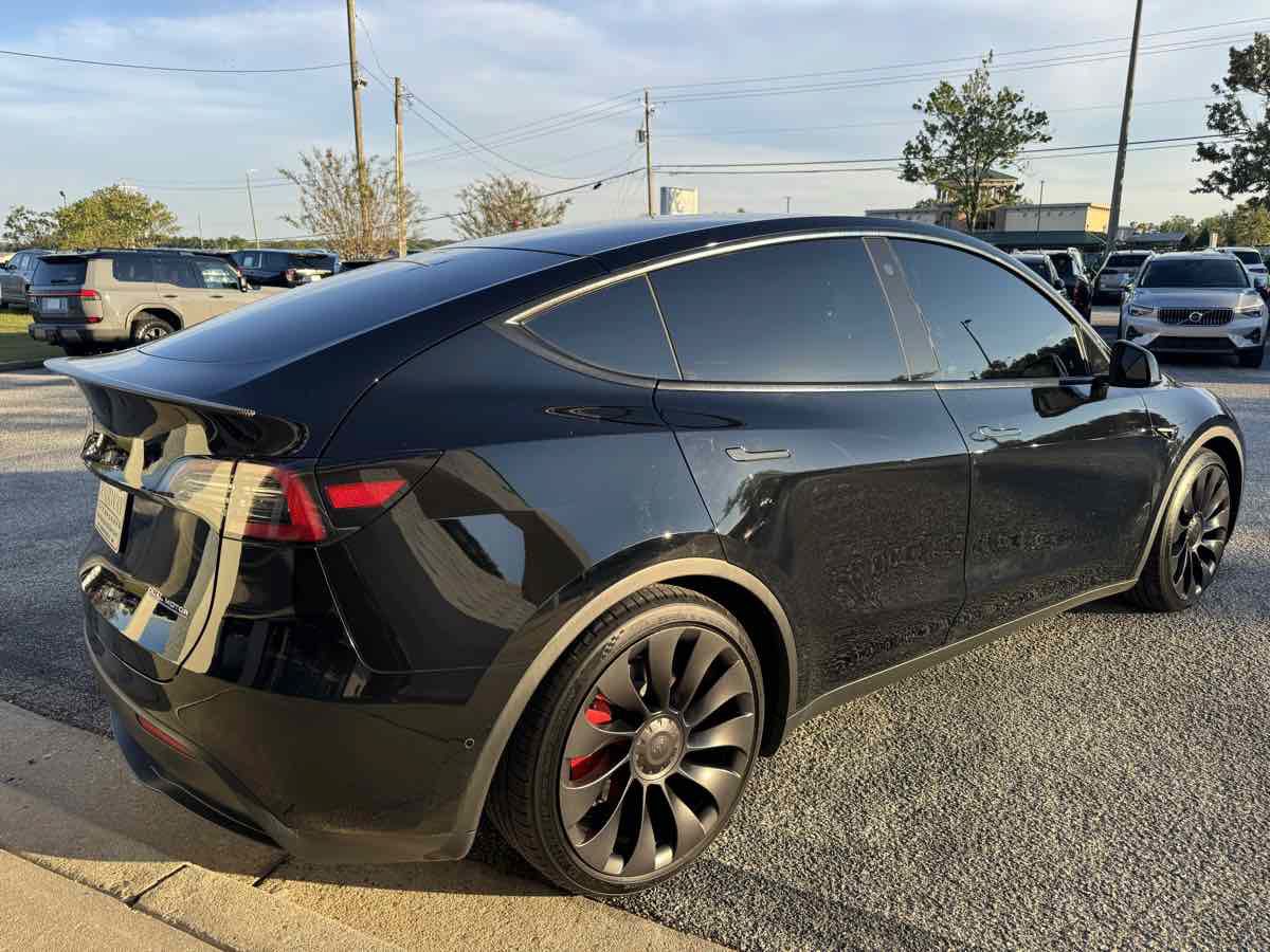 Used 2022 Tesla Model Y Performance AWD/4WD image 6