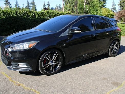 Used 2018 Ford Focus ST FWD image 1