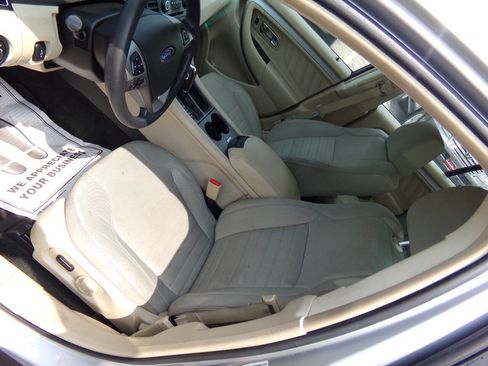 Used 2016 Ford Taurus SE image 7