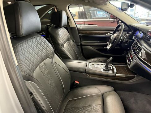 Used 2018 BMW 750i RWD image 36
