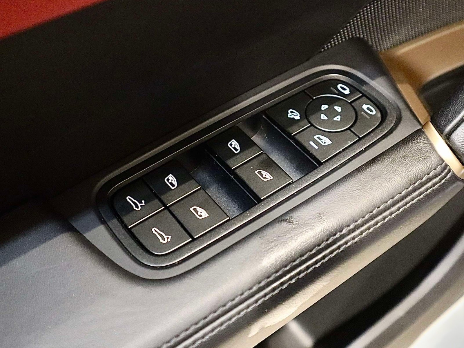 Used 2024 Porsche Cayenne S AWD/4WD image 28
