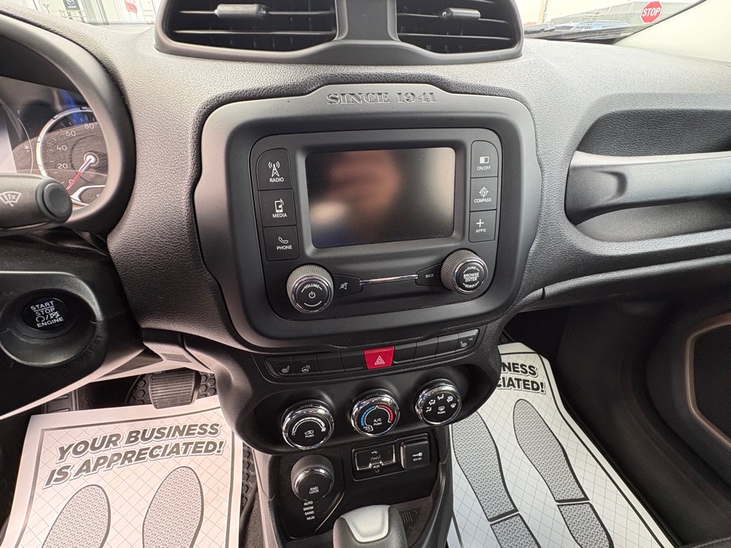 Used 2017 Jeep Renegade Latitude w/ Cold Weather Group AWD/4WD image 10