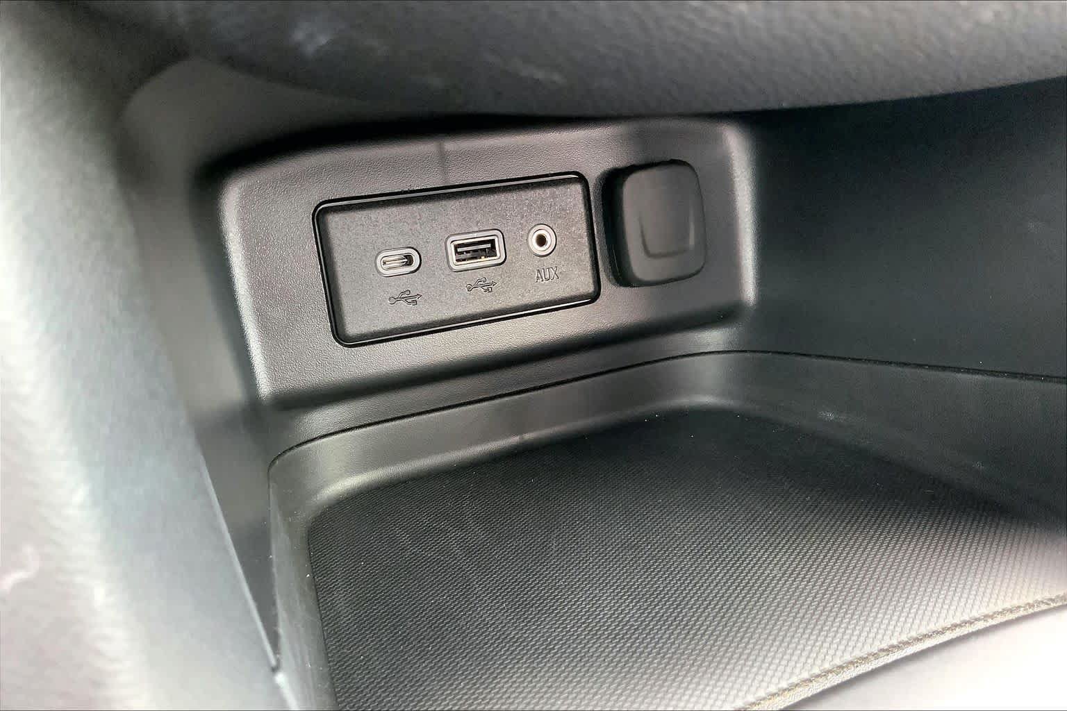 Used 2024 Chevrolet Equinox RS FWD image 34