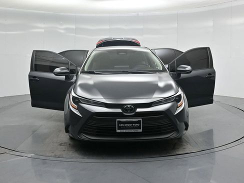 Used 2024 Toyota Corolla LE image 29