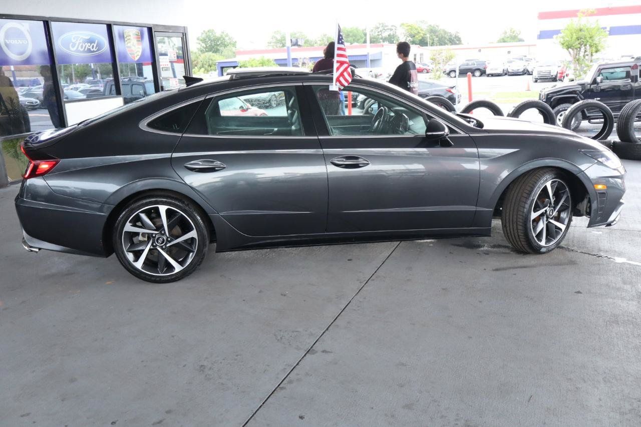 Used 2021 Hyundai Sonata SEL Plus w/ Tech Package FWD image 4