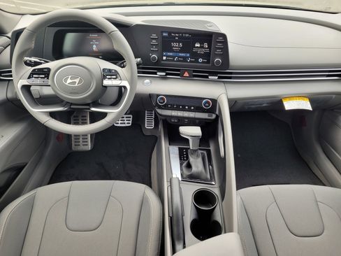 New 2025 Hyundai Elantra SEL image 13