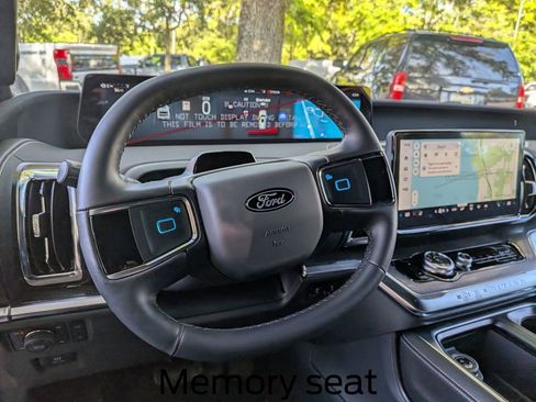 New 2026 Ford Expedition Platinum image 16
