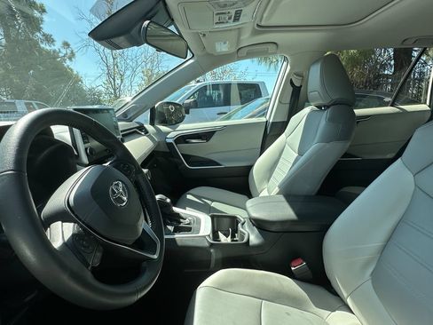 Used 2022 Toyota RAV4 XLE Premium FWD image 4
