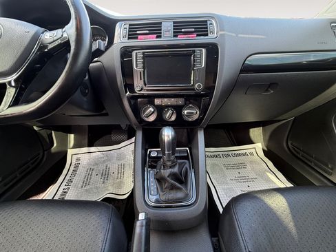 Used 2016 Volkswagen Jetta SEL FWD image 12