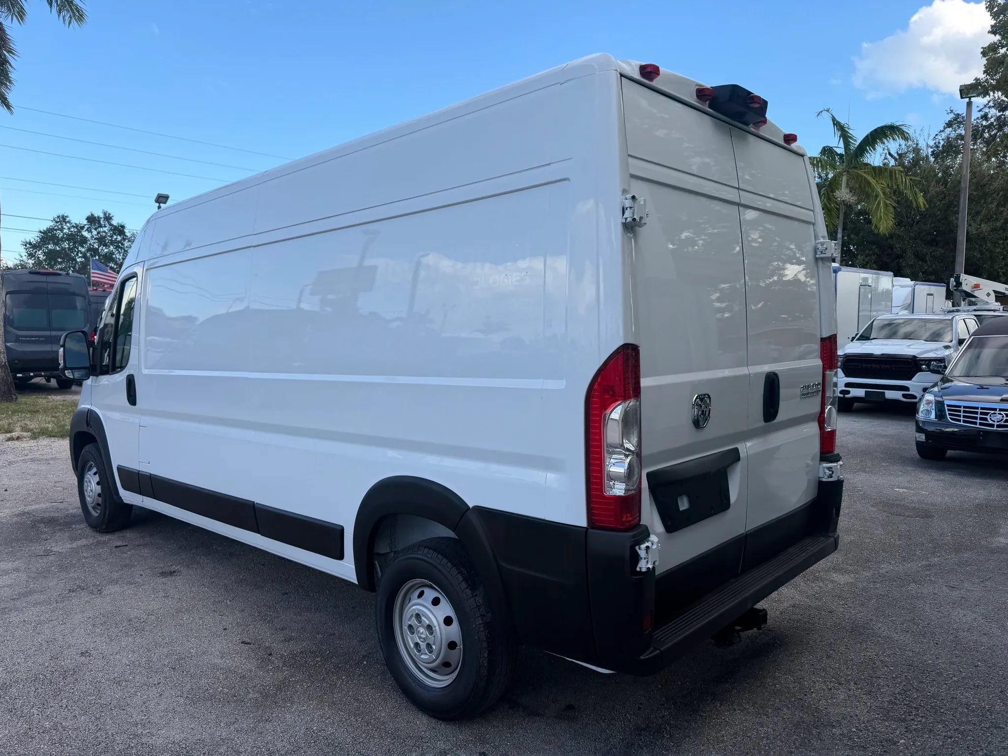 Used 2023 RAM ProMaster 2500 w/ Interior LED Lighting Group FWD image 3
