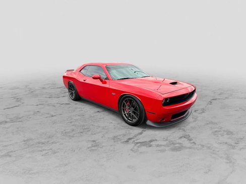 Used 2016 Dodge Challenger SRT w/ Technology Group RWD image 2