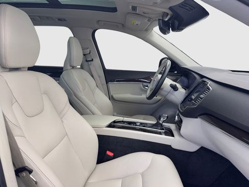 Used 2019 Volvo XC90 T5 Momentum w/ Multimedia Package image 42