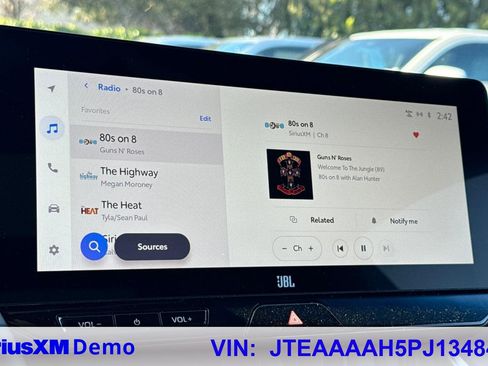 Used 2023 Toyota Venza Limited image 30