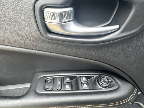 Used 2021 Jeep Compass Latitude w/ Convenience Group AWD/4WD image 8