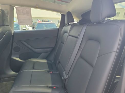 Used 2022 Tesla Model Y Long Range AWD/4WD image 9