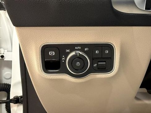 Used 2025 Mercedes-Benz GLB 250 image 24