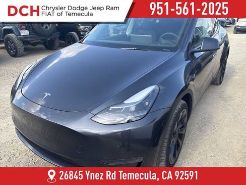 Used 2024 Tesla Model Y Long Range AWD/4WD image 1