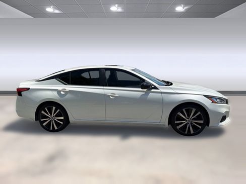 Used 2020 Nissan Altima 2.5 SR w/ Premium Package FWD image 8