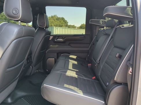 Used 2024 GMC Sierra 2500 AT4X image 12