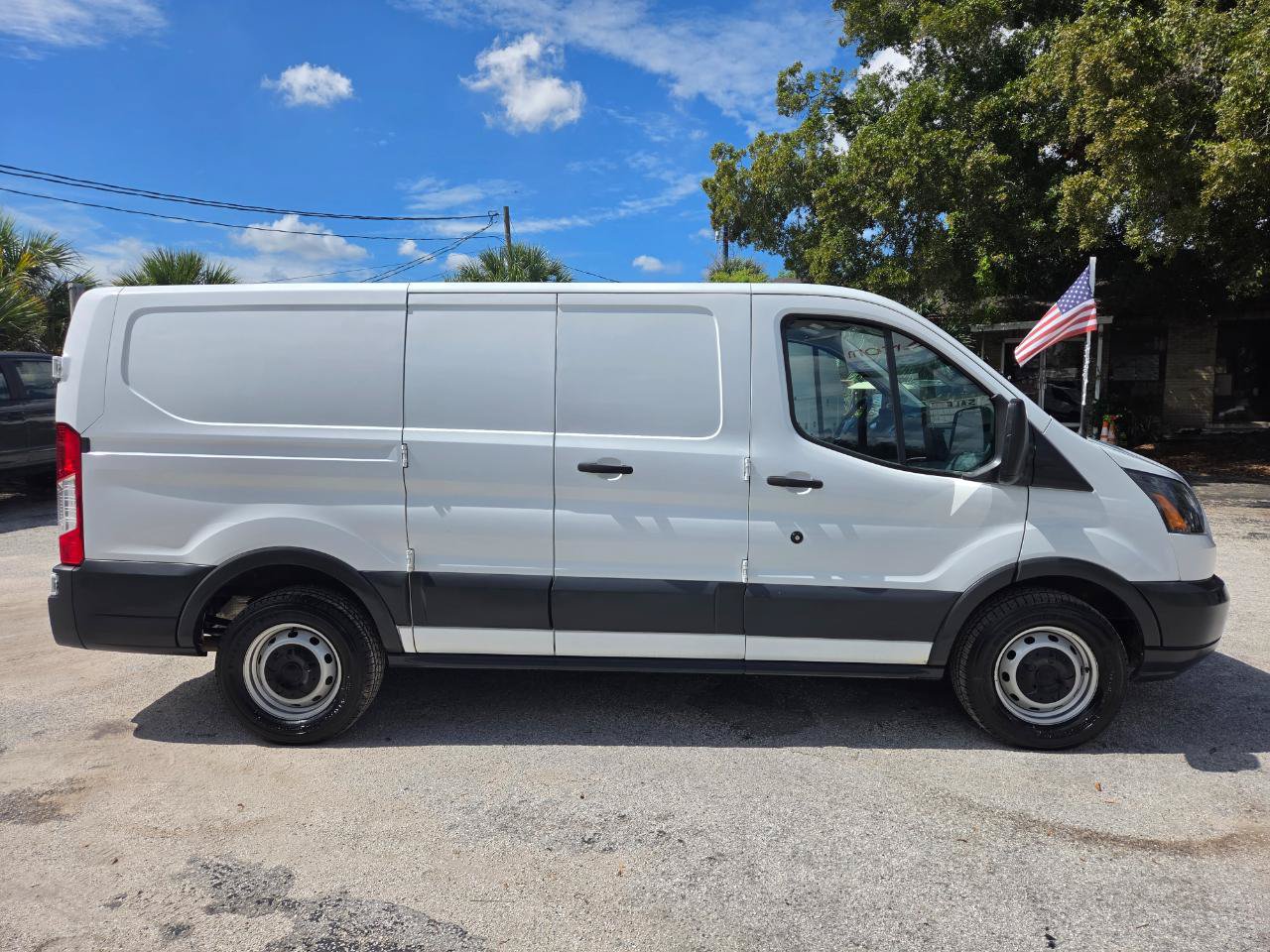 Used 2018 Ford Transit 150 130 Low Roof RWD image 2