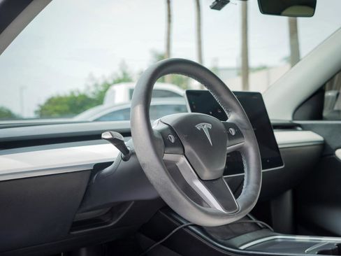 Used 2021 Tesla Model Y Long Range AWD/4WD image 8