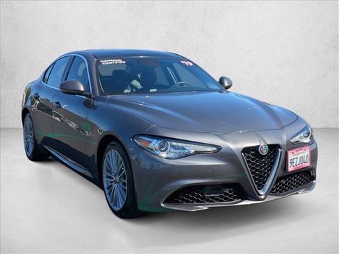 Used 2019 Alfa Romeo Giulia Ti w/ Quick Order Package 22Z Lusso image 3