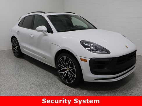 Used 2024 Porsche Macan GTS image 4