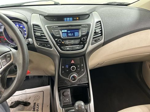 Used 2014 Hyundai Elantra SE FWD image 17